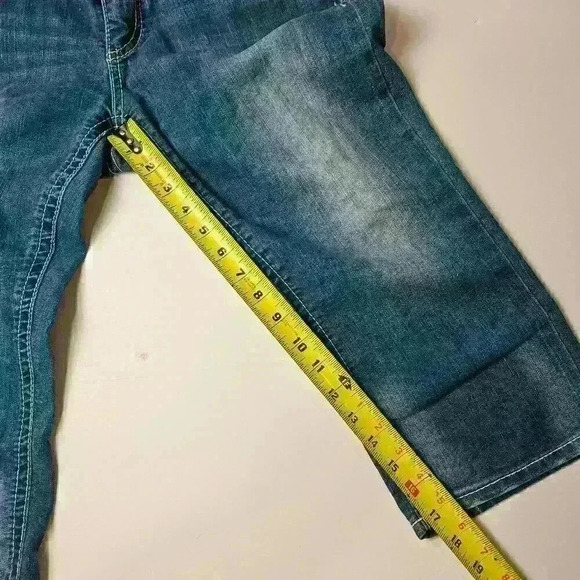 Seven Denim Knee Length Distressed Size 8 Crop - Picture 2 of 10